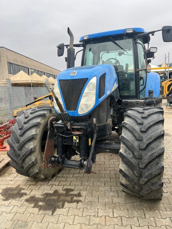 NEW HOLLAND T 7040